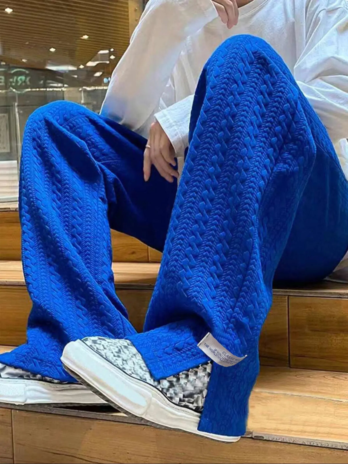 Men's Minimalist Letter Patched Sweatpants with Split Hem Design, Casual Streetwear Pants, Loose-Fit, Textured Fabric, Drawstring Waist Bottoms, Casual Streetwear Clothes