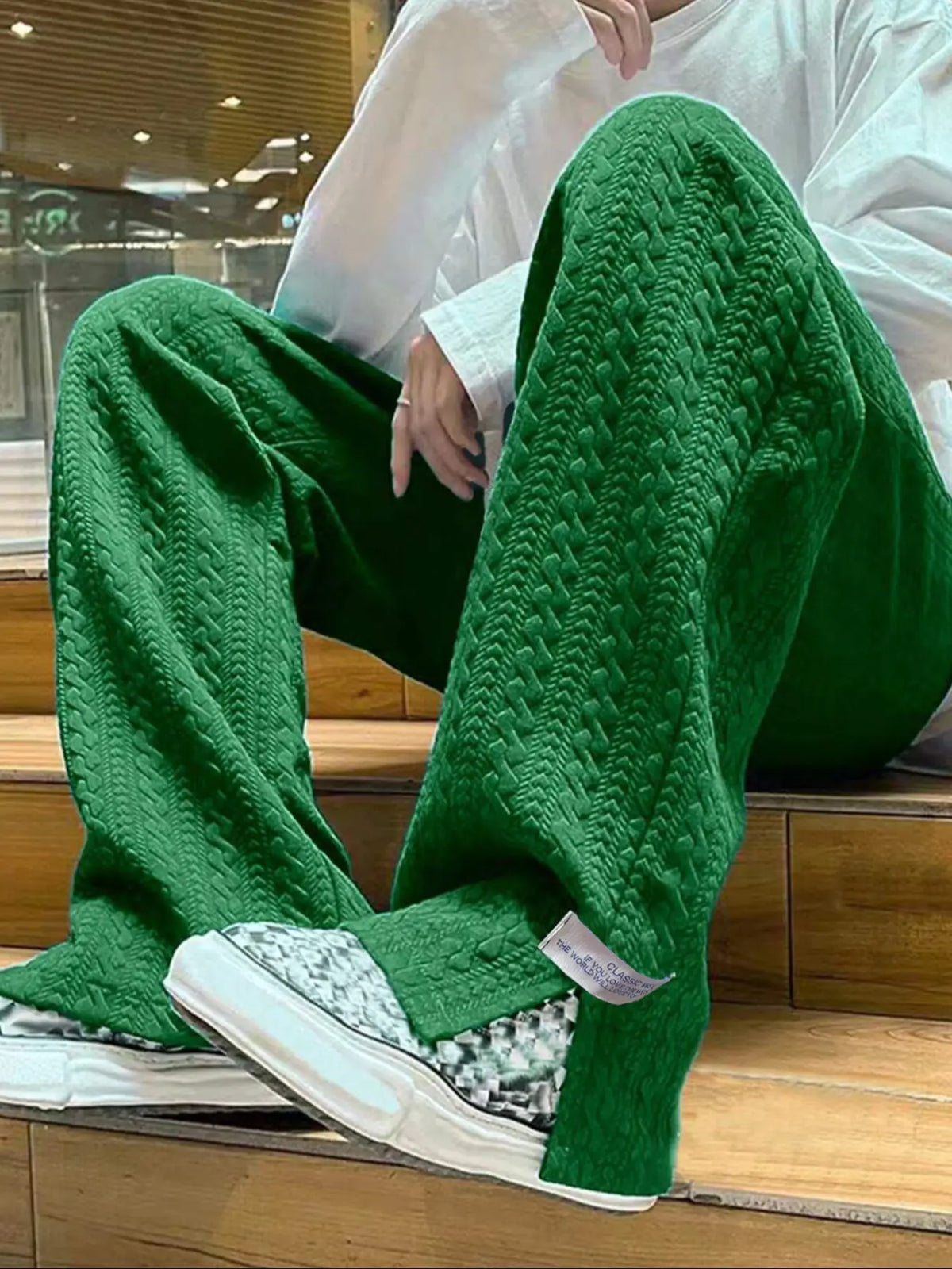 Men's Minimalist Letter Patched Sweatpants with Split Hem Design, Casual Streetwear Pants, Loose-Fit, Textured Fabric, Drawstring Waist Bottoms, Casual Streetwear Clothes