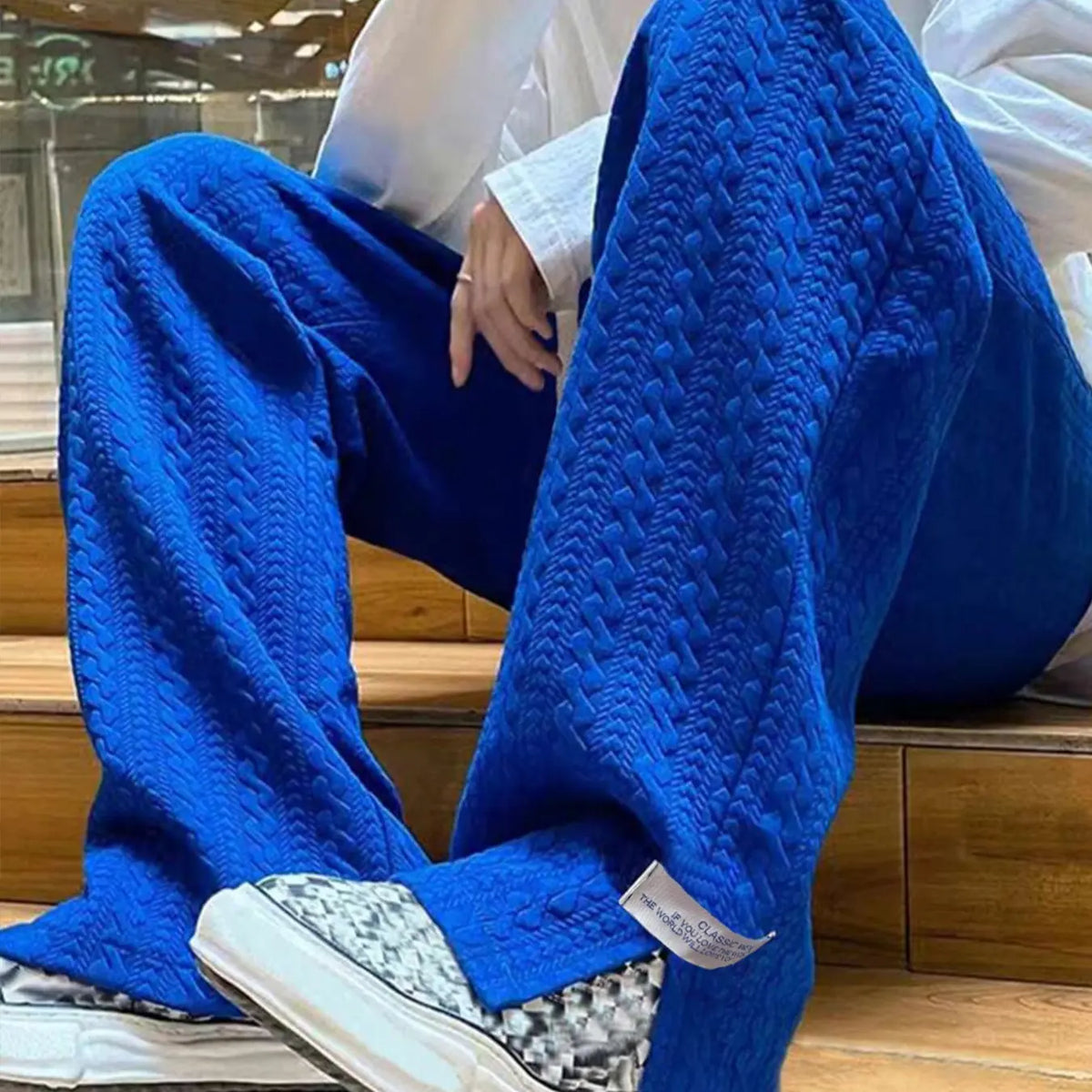 Men's Minimalist Letter Patched Sweatpants with Split Hem Design, Casual Streetwear Pants, Loose-Fit, Textured Fabric, Drawstring Waist Bottoms, Casual Streetwear Clothes