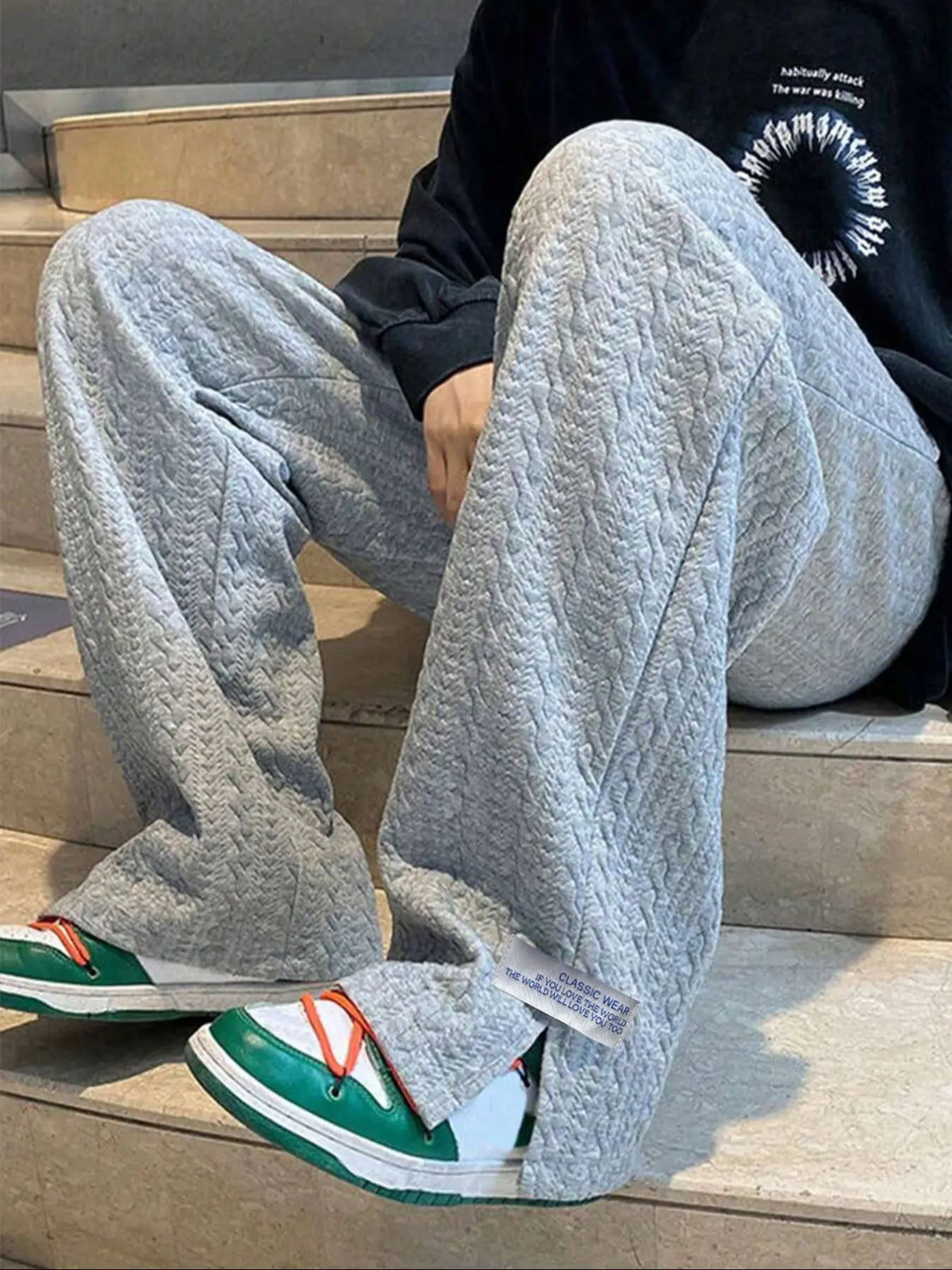 Men's Minimalist Letter Patched Sweatpants with Split Hem Design, Casual Streetwear Pants, Loose-Fit, Textured Fabric, Drawstring Waist Bottoms, Casual Streetwear Clothes